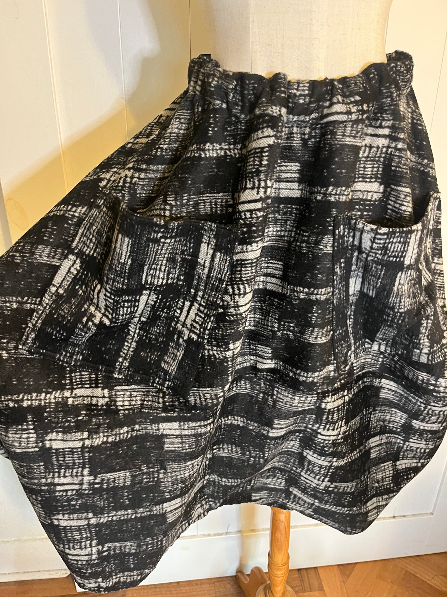 CAPE WOOL SKIRT