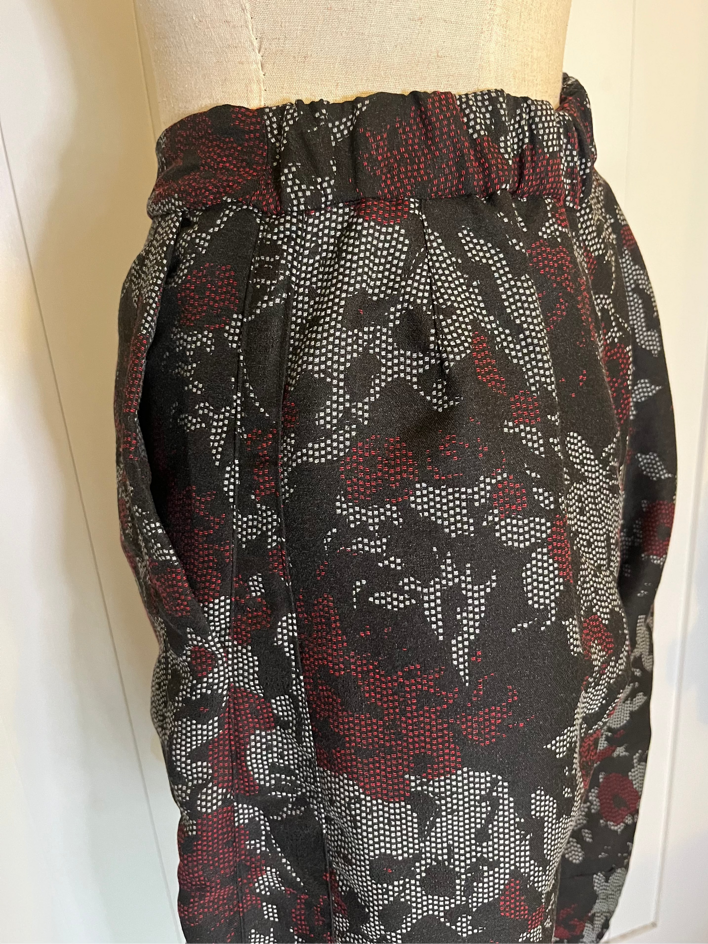 BLACK ROSE BARREL PANT